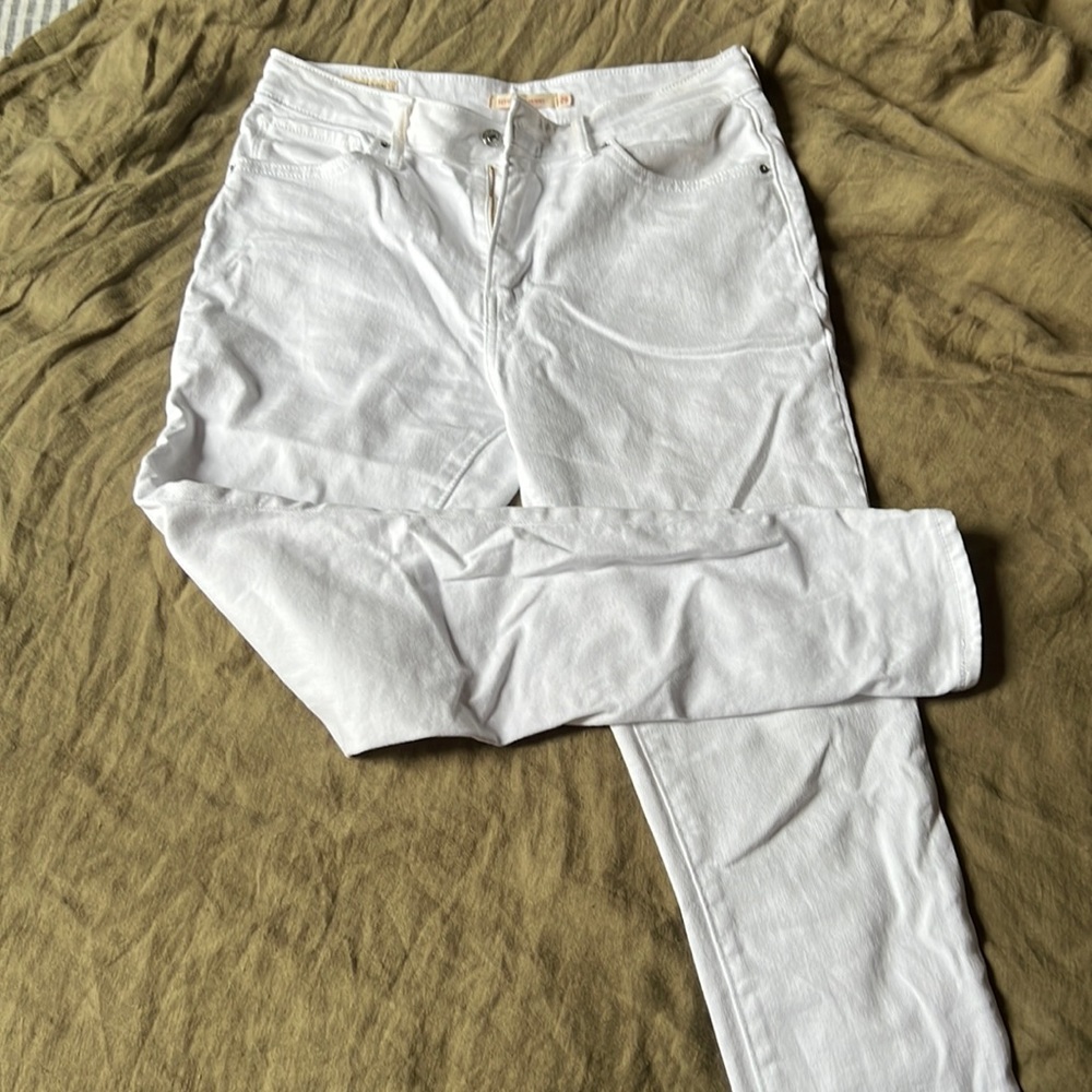 Levi’s 721 High Rise Skinny White Jeans